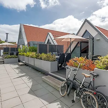 Fantastic With Roof Terrace Hotel 2*